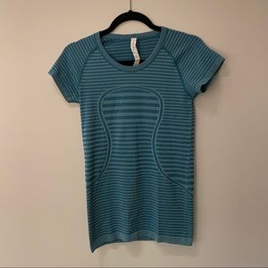 Lululemon Striped Short Sleeve T-Shirt Size 6
